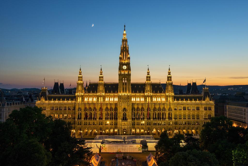 Ajo Central Vienna Bilik gambar