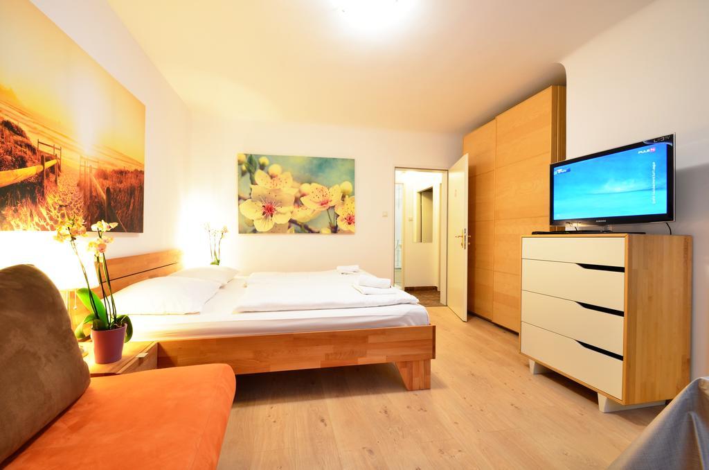 Ajo Central Vienna Bilik gambar