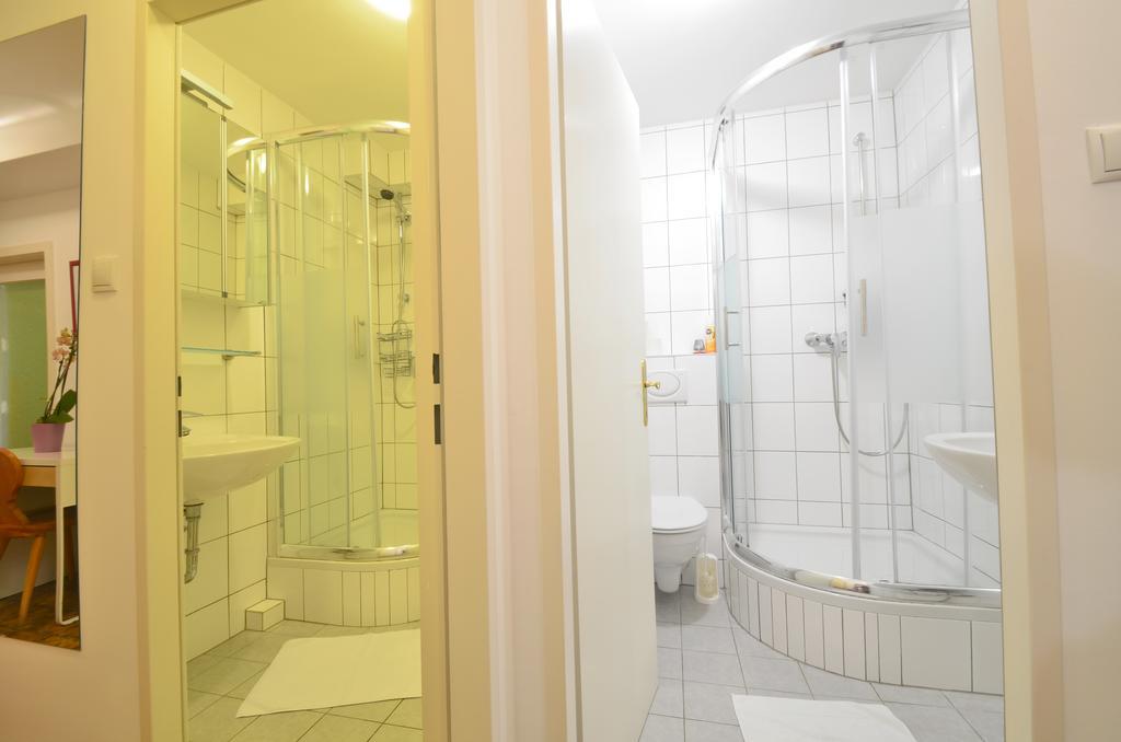 Ajo Central Vienna Bilik gambar