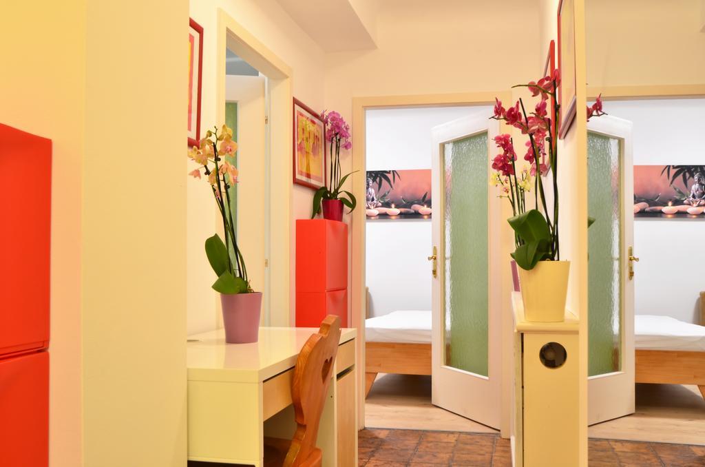 Ajo Central Vienna Bilik gambar