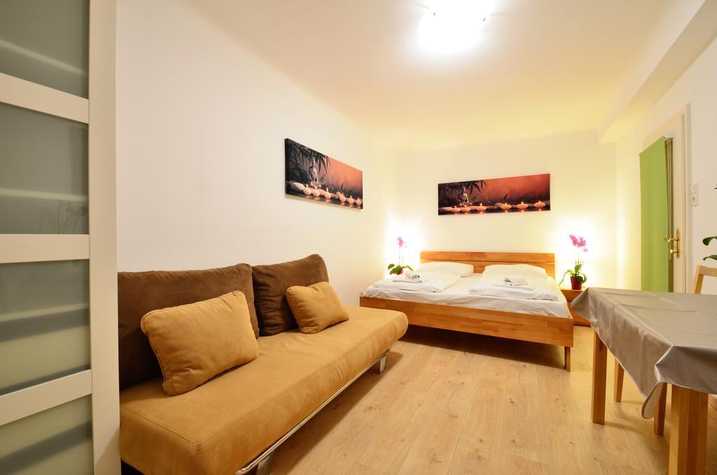 Ajo Central Vienna Bilik gambar