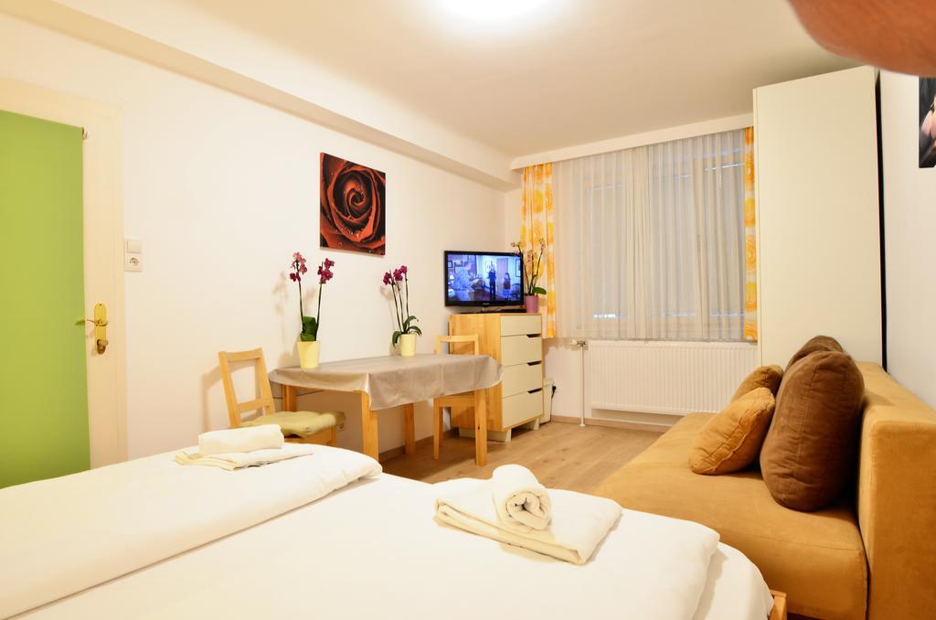 Ajo Central Vienna Bilik gambar