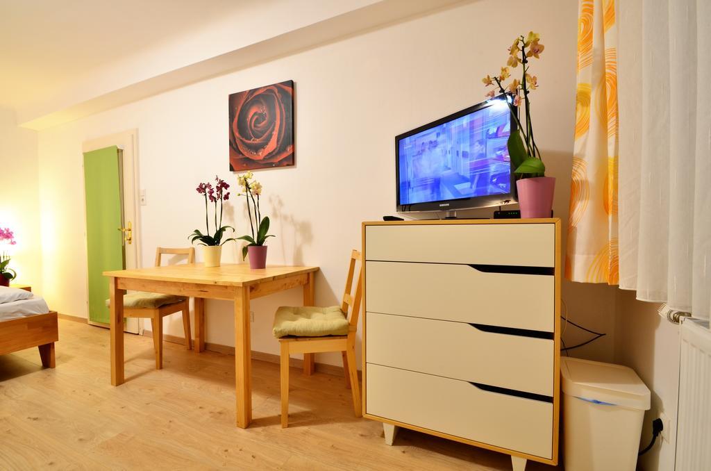 Ajo Central Vienna Bilik gambar