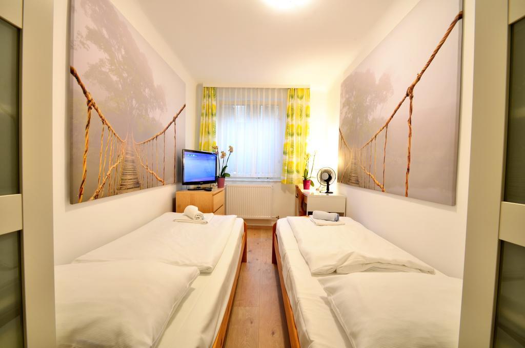 Ajo Central Vienna Bilik gambar